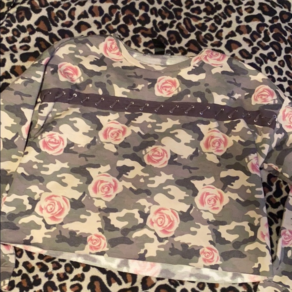 Rose & army print low crop top